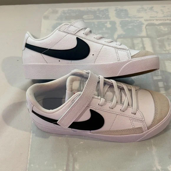 Nike Kids White and Black Velcro Sneakers - Picture 5 of 6